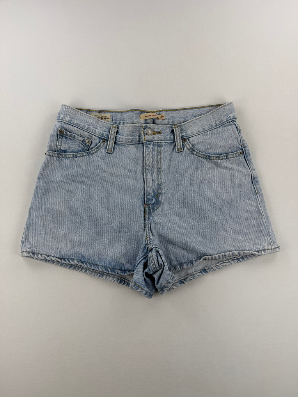 Kurze Levi's 80er-Jahre Mom-Shorts