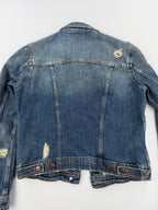 Jeansjacke mit Löchern