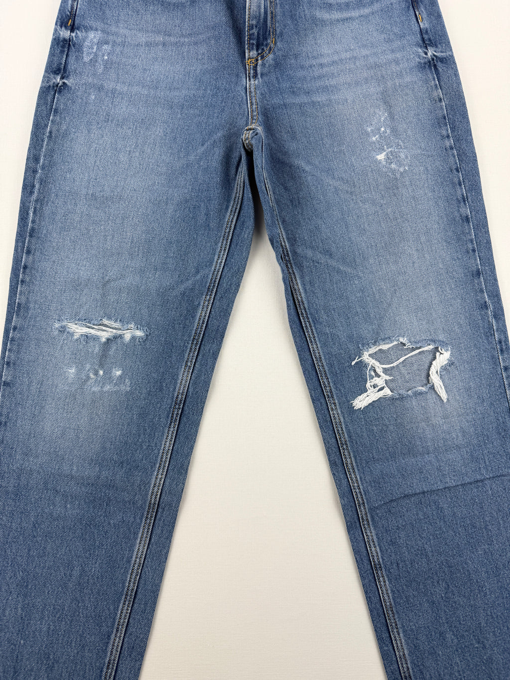 Jeans mit Löchern "Guess"