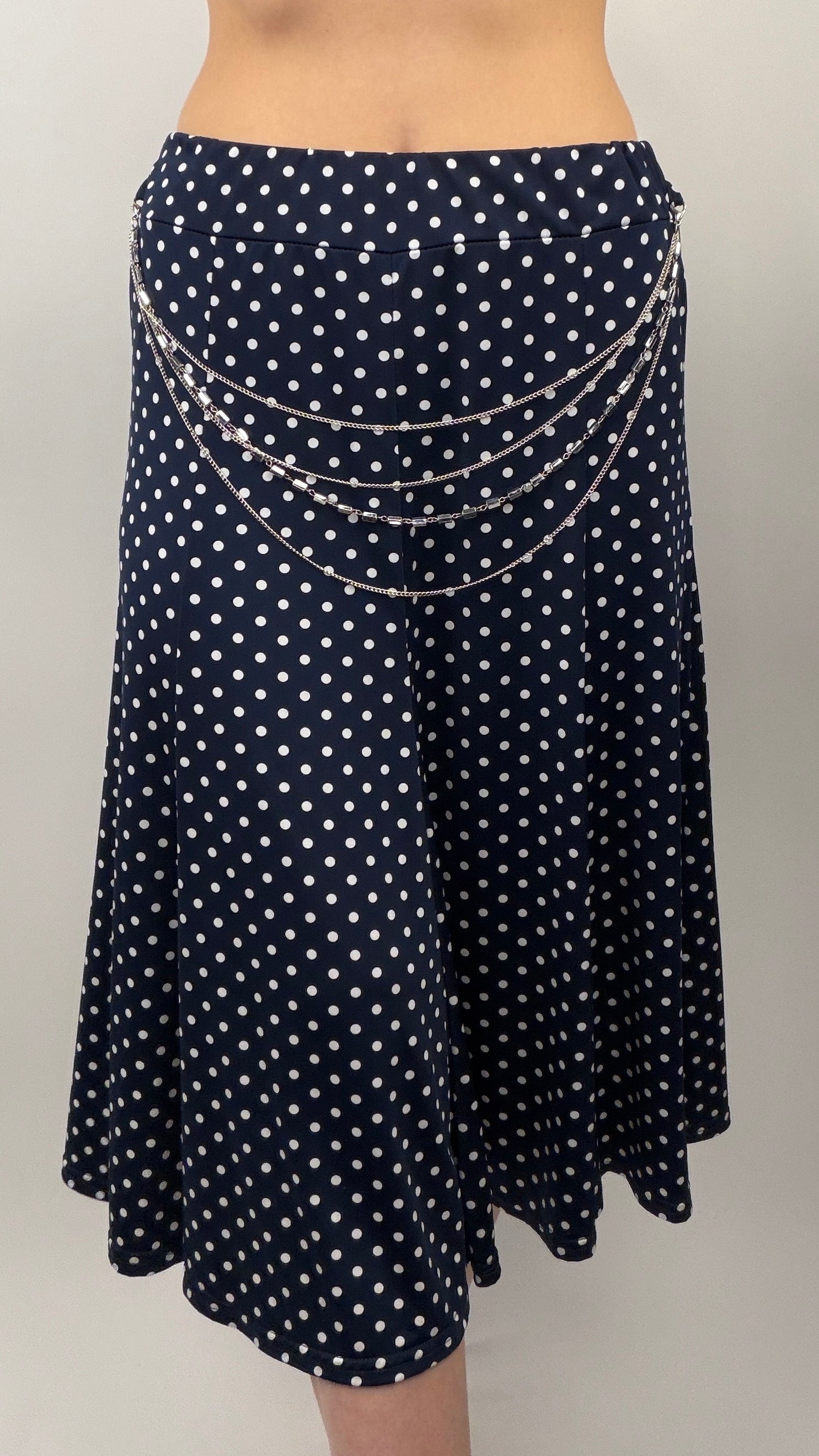 Jupe à pois avec chaînes